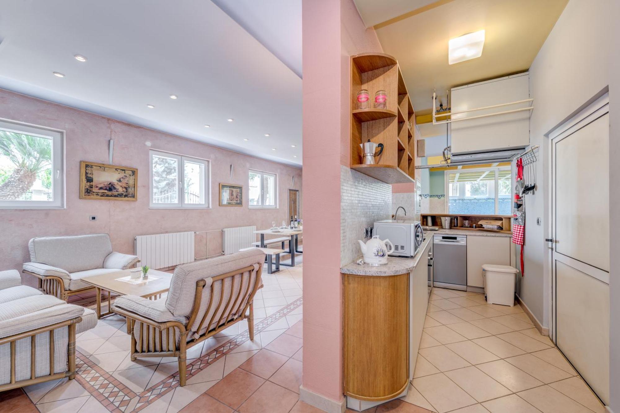 Blue Dolphin Apartment - Private Indoor Pool, Jacuzzi, Garden Split Eksteriør bilde