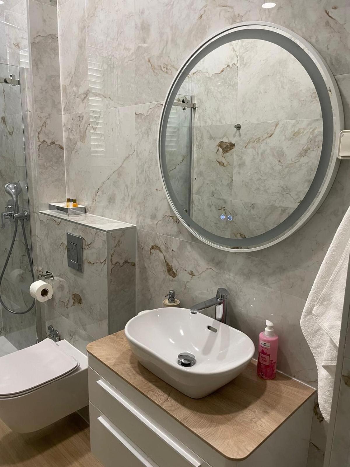 Blue Dolphin Apartment - Private Indoor Pool, Jacuzzi, Garden Split Eksteriør bilde