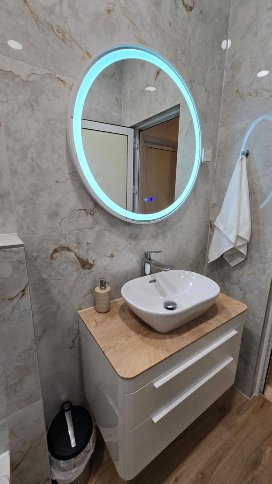 Blue Dolphin Apartment - Private Indoor Pool, Jacuzzi, Garden Split Eksteriør bilde